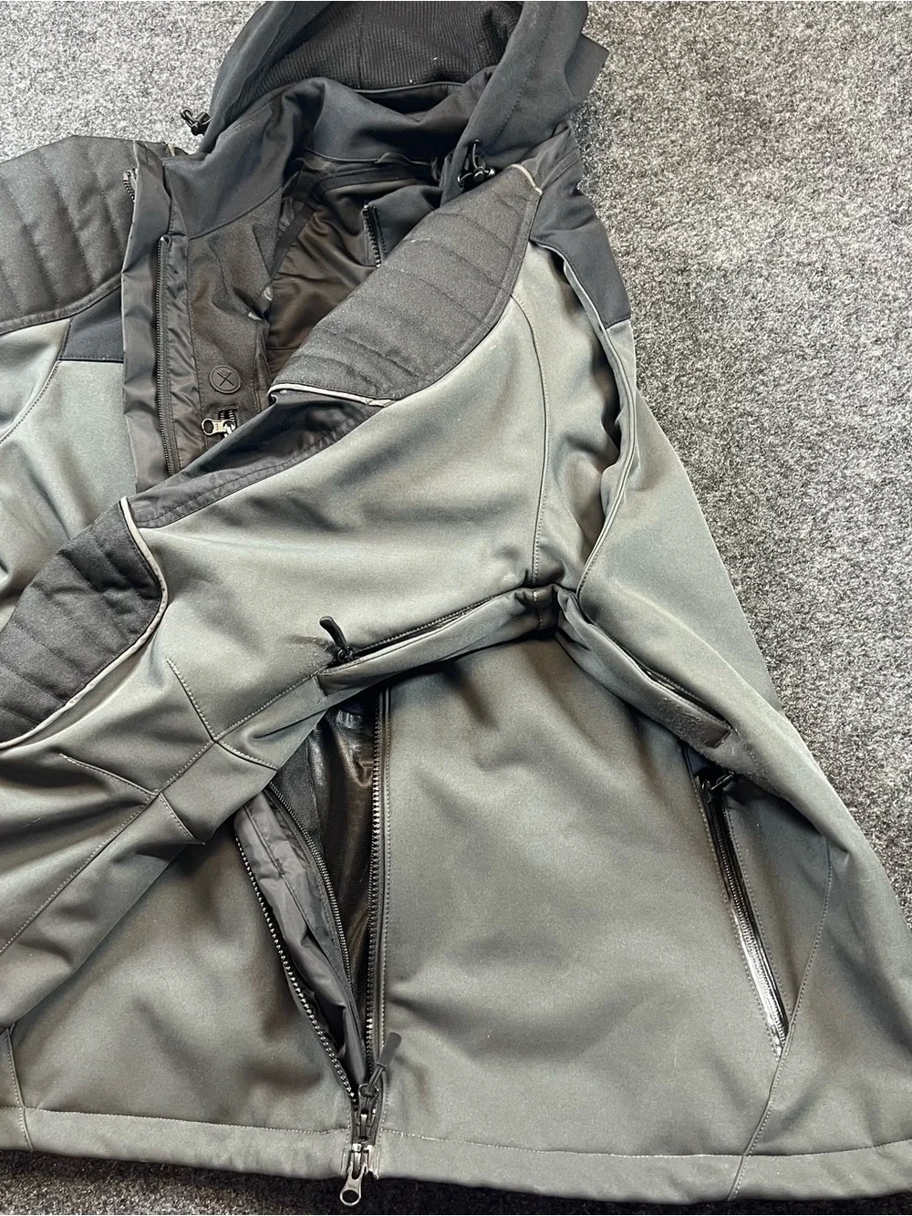 Harley-Davidson Women’s 2XL Hooded Riding Jacket Gray Black Soft Shell Moto - Picture 6 of 12